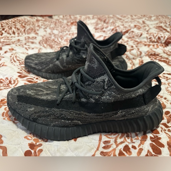 Yeezy Boost - Picture 2 of 14